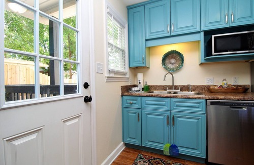 Navy Point House | Beachy Bungalow for Family Fun! Walk to local Beach!