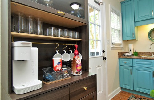 Navy Point House | Beachy Bungalow for Family Fun! Walk to local Beach!