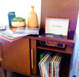 Navy Point House | Beachy Bungalow for Family Fun! Walk to beach!