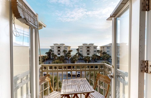 Gulf Place Apartment | Beachy condo w/free WiFi & shared pool/hot tub - short walk to the beach