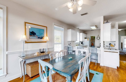 Audubon Place Condo | Beachy Duplex w/Full Kitchen, High-Speed WiFi, Central AC, and Washer/Dryer!