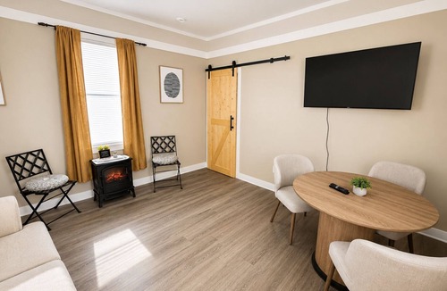 Monroe House | Beautiful 1-bedroom house with AC in welcoming Monroe