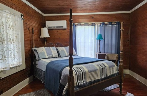 Grand Bay House | Beautiful 1930's farmhouse in a peaceful country setting. Not far from Beaches.