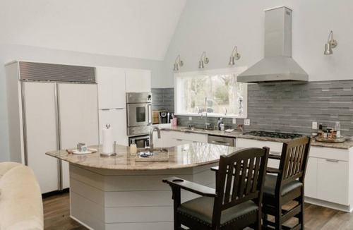 DeRidder House | Beautiful 2 Bedroom 1.5 Bathroom home with stocked fishing ponds.