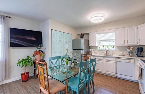 East Naples Cottage | Beautiful 3-bedroom cottage near water in peaceful Naples. Sleeps ten people