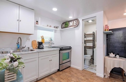 East Naples Cottage | Beautiful 3-bedroom cottage near water in peaceful Naples. Sleeps ten people