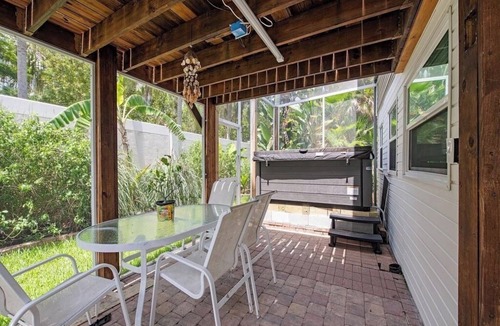 East Naples Cottage | Beautiful 3-bedroom cottage near water in peaceful Naples. Sleeps ten people
