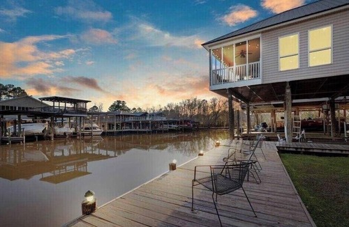 Springfield House | Beautiful 3-Story Home on the Tickfaw River close to Baton Rouge & New Orleans