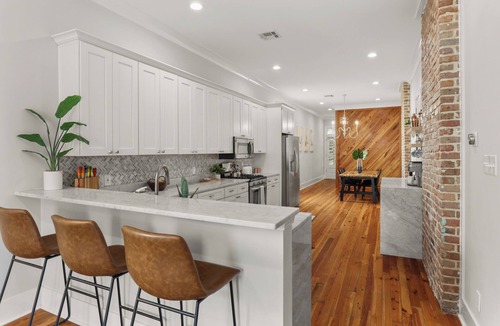 West Riverside House | Beautiful 3bed 2Ba Home in Uptown New Orleans! Close to Magazine St/Universities