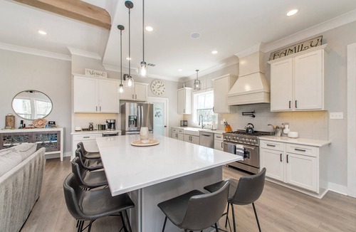 Hammond House | Beautiful 4 bedroom 3 1/2 bath home sitting on a fenced in 2 acre lot