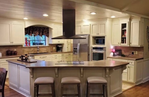 Scooba House | Beautiful 4 bedroom house on Bass Lake