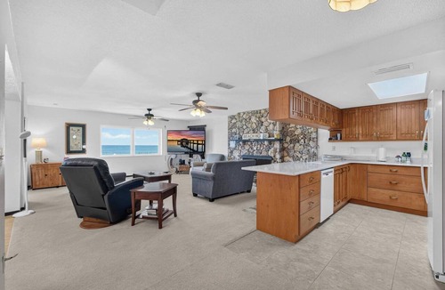Light House Shores House | Beautiful 4-bedroom beach front house in Ponce Inlet
