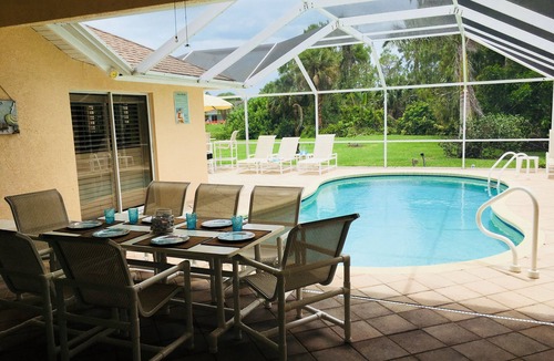 Central Naples House | BEAUTIFUL 4 BR Briarwood villa with spacious pool area- VACATION STARTS HERE!