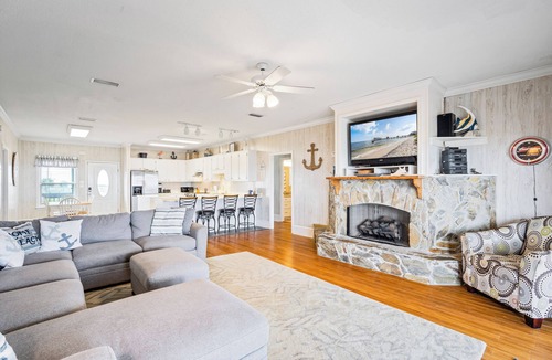 Silver Cay House | Beautiful bayfront home with views of the Dauphin Island Bridge