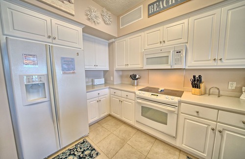 Thomas Drive Condo | BEAUTIFUL BEACH FRONT CONDO! 2 BDR/2 BA; FREE BEACH SERVICE, WI-FI!