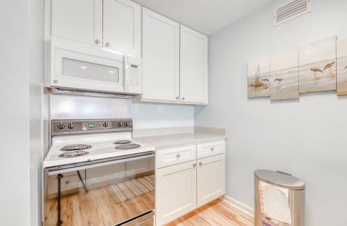 Fort Bay House | Beautiful beachfront condo with shared pool/hot tub and beach access