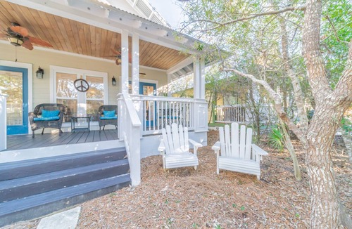 Seacrest Cottage | Beautiful Beach House! Just steps to the pool & only 5 min walk to private beach