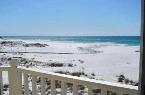 Gulf Trace House | Beautiful Beachfront 4 Bedroom Home