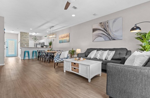 Miramar Beach House | Beautiful Beach House with Pool Access Central Location 5 minute walk to Beach!