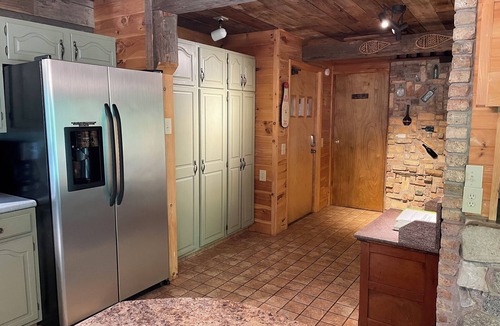 Branch House | Beautiful Cabin with Gorgeous Riverbend View. Great for relaxation and fishing!