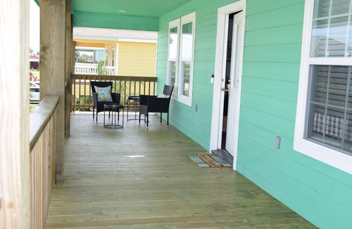 Hackberry House | Beautiful Canalfront in Hackberry. Minutes to Beach, Calcasieu Lake & Casinos!