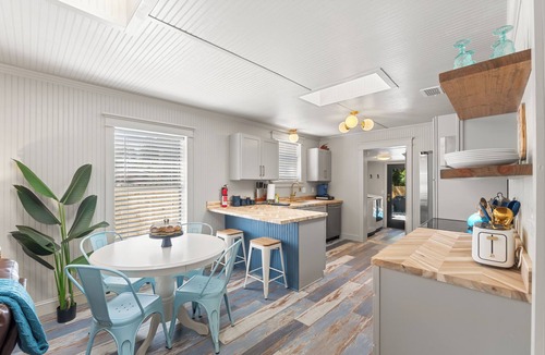South Pensacola House | Beautiful completely remodeled pool home just minutes from downtown Pensacola