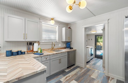 South Pensacola House | Beautiful completely remodeled pool home just minutes from downtown Pensacola