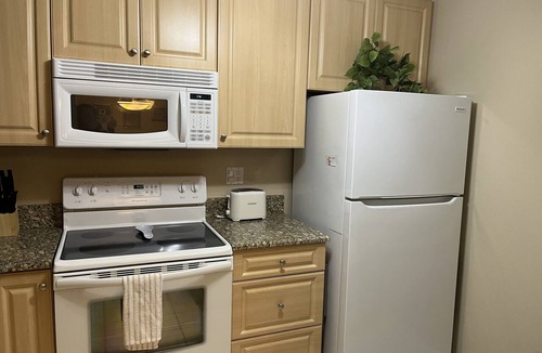 Fort Myers Condo | Beautiful condo perfectly positioned along the Caloosahatchee River,