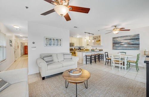 Gulf Place Condo | Beautiful condo with balcony view, community pools & hot tub