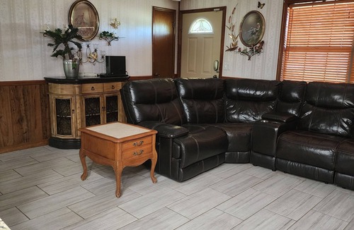 Cottondale House | Beautiful country home in quiet setting. Surrounded by gorgeous gardens.