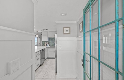 Holiday Isle Condo | Beautiful Gulf-Front condominium With Exceptional Views! (302)