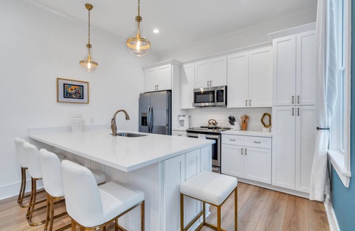 Faubourg Marigny House | Beautiful Home in The Marigny Triangle with Balcony