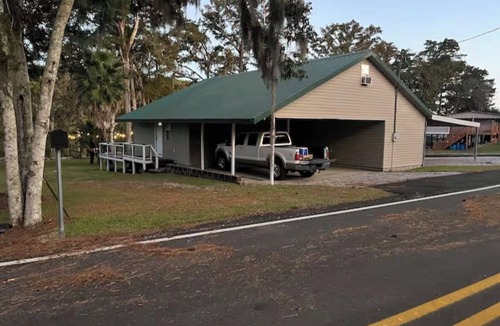 Jennings House | Beautiful home located on the Mermentau River