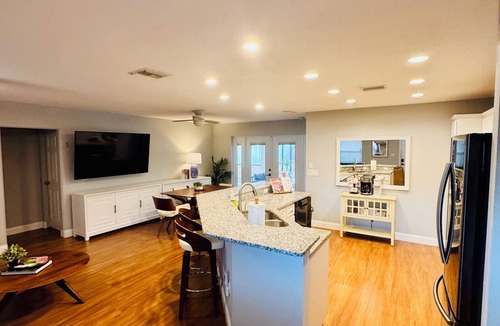 Bayshore Gardens House | Beautiful home near beaches w/private pool near Anna Maria Island, IMG, Airport