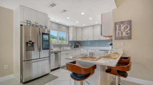 Whitfield House | Beautiful Home - Oasis Backyard with Heat Pool