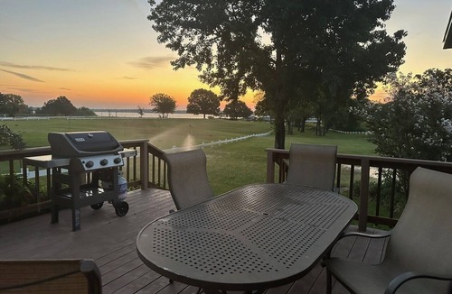 Alba House | Beautiful LAKE FRONT home on Lake Fork!