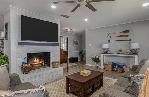 Shreveport House | Beautiful lake house with game room. Dog friendly