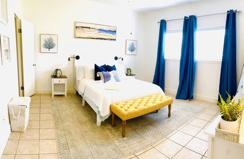 April Sound Apartment | Beautiful LakeFront Home with pool /6guest