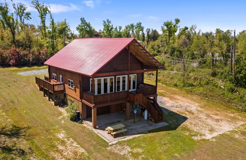 Youngstown House | Beautiful log cabin w/private dock, gameroom, 23mi to beach, 3bd2ba, sleeps 11