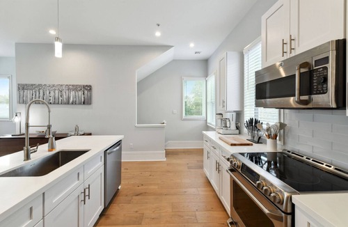 New Orleans Condo | Beautiful Modern NOLA Condo- Bywater Area. Off Street Gated & Reserved Parking