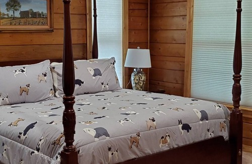 Woodville Cabin | Beautiful Montana Spruce Log Home in Historic Antiques Corridor