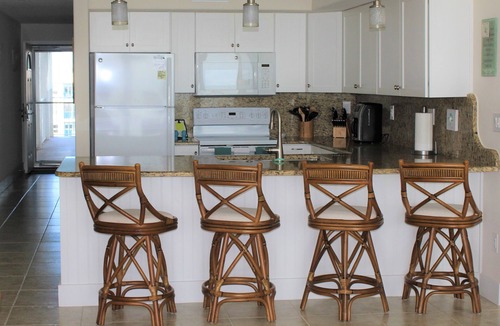 New Smyrna Beach Condo | Beautiful New Smyrna Beach Super Clean, Updated 2/2 DIRECT OCEANFRONT, No Dr Bch