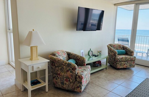 New Smyrna Beach Condo | Beautiful New Smyrna Beach Super Clean, Updated 2/2 DIRECT OCEANFRONT, No Dr Bch