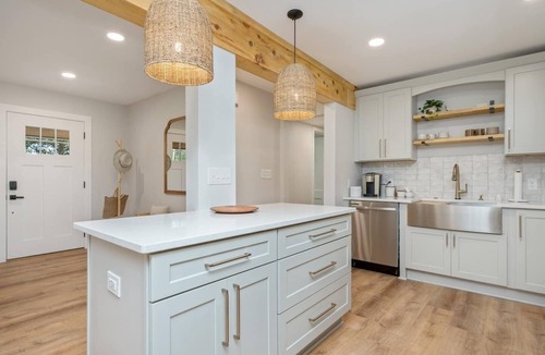 Fort Walton Beach House | Beautiful renovated cottage. Big backyard w/Pool