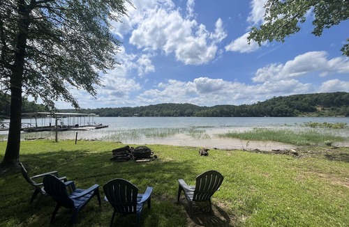 Crane Hill House | Beautiful Smith lake Home on a lazy sloping lot!!! No Stairs to the water!!!