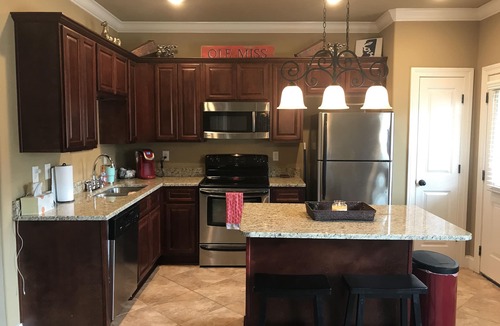 Oxford House | Beautiful Townhome walking distance to Ole Miss (4 football tix/park available)