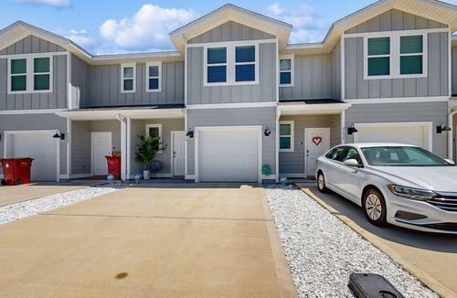 Gulf Breeze House | Beautiful townhouse with plenty of space, full kitchen & close to beach