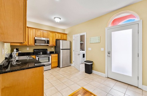 Sunset Pass House | Beautiful townhouse with community pool, hot tub, gym & private beach