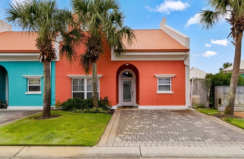 Sunset Pass House | Beautiful townhouse with community pool, hot tub, gym & private beach