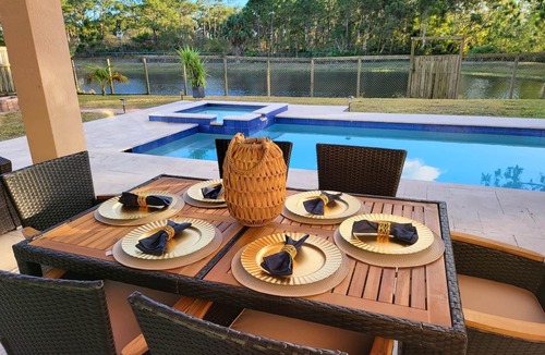 Jensen Beach House | Beautiful upgraded home in Jensen Beach with lake view, heated pool and jacuzzi